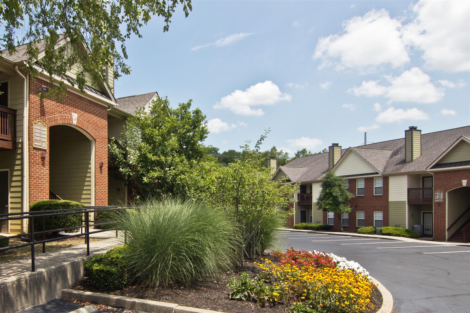 Lexington, KY Apartments The Resort at Lake Crossing